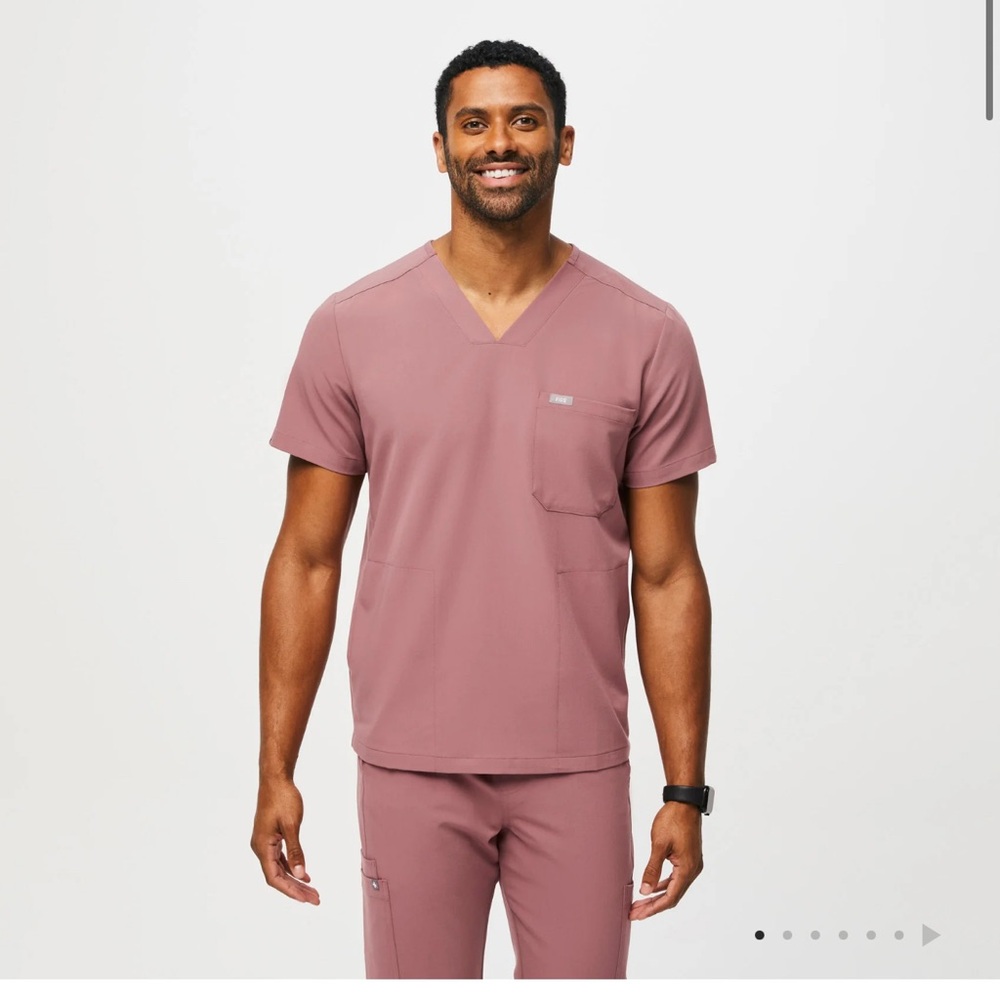 Figs Men's Chisec Mauve Three Pocket Scub Top Size Large